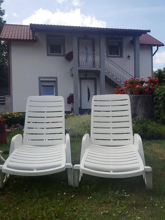 Guesthouse Samolov Vrhovine Екстериор снимка
