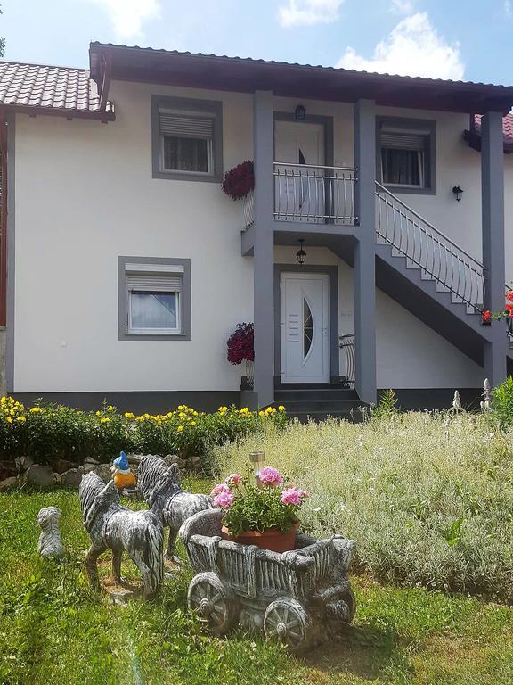 Guesthouse Samolov Vrhovine Екстериор снимка