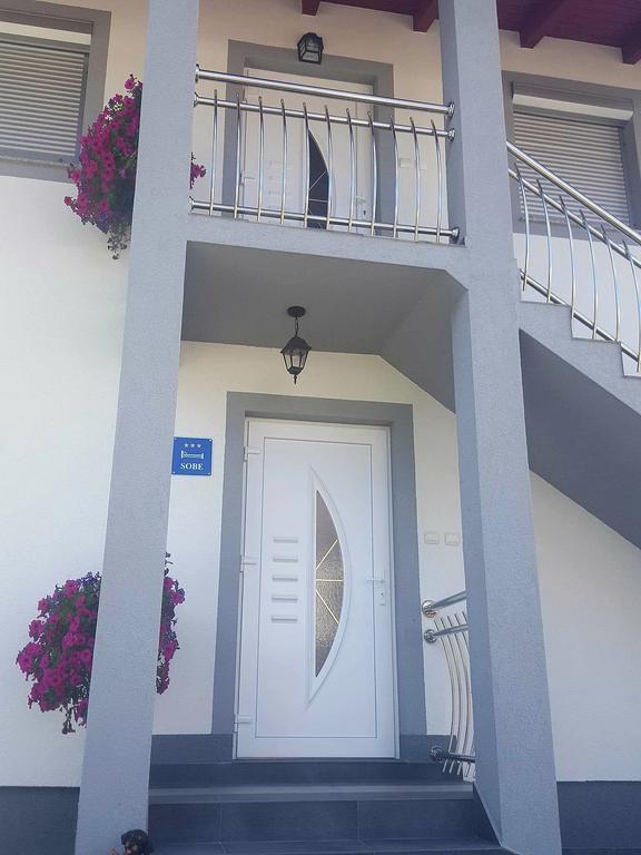 Guesthouse Samolov Vrhovine Екстериор снимка