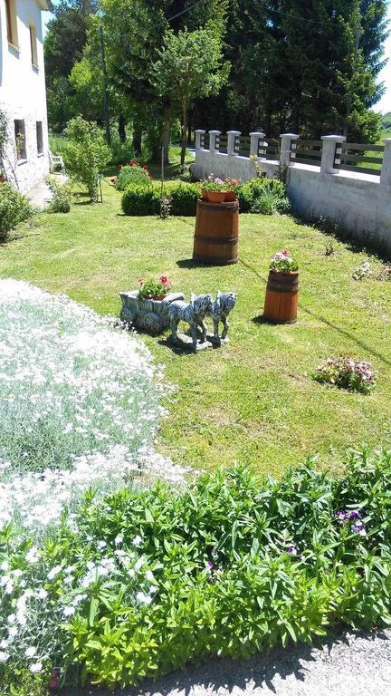 Guesthouse Samolov Vrhovine Екстериор снимка