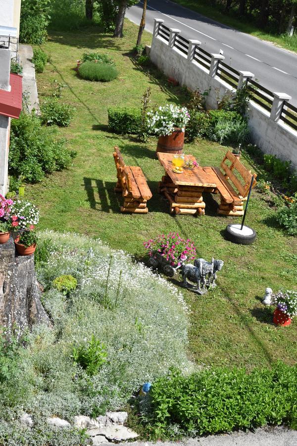Guesthouse Samolov Vrhovine Екстериор снимка