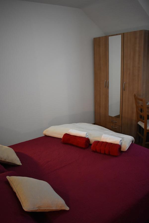 Guesthouse Samolov Vrhovine Екстериор снимка