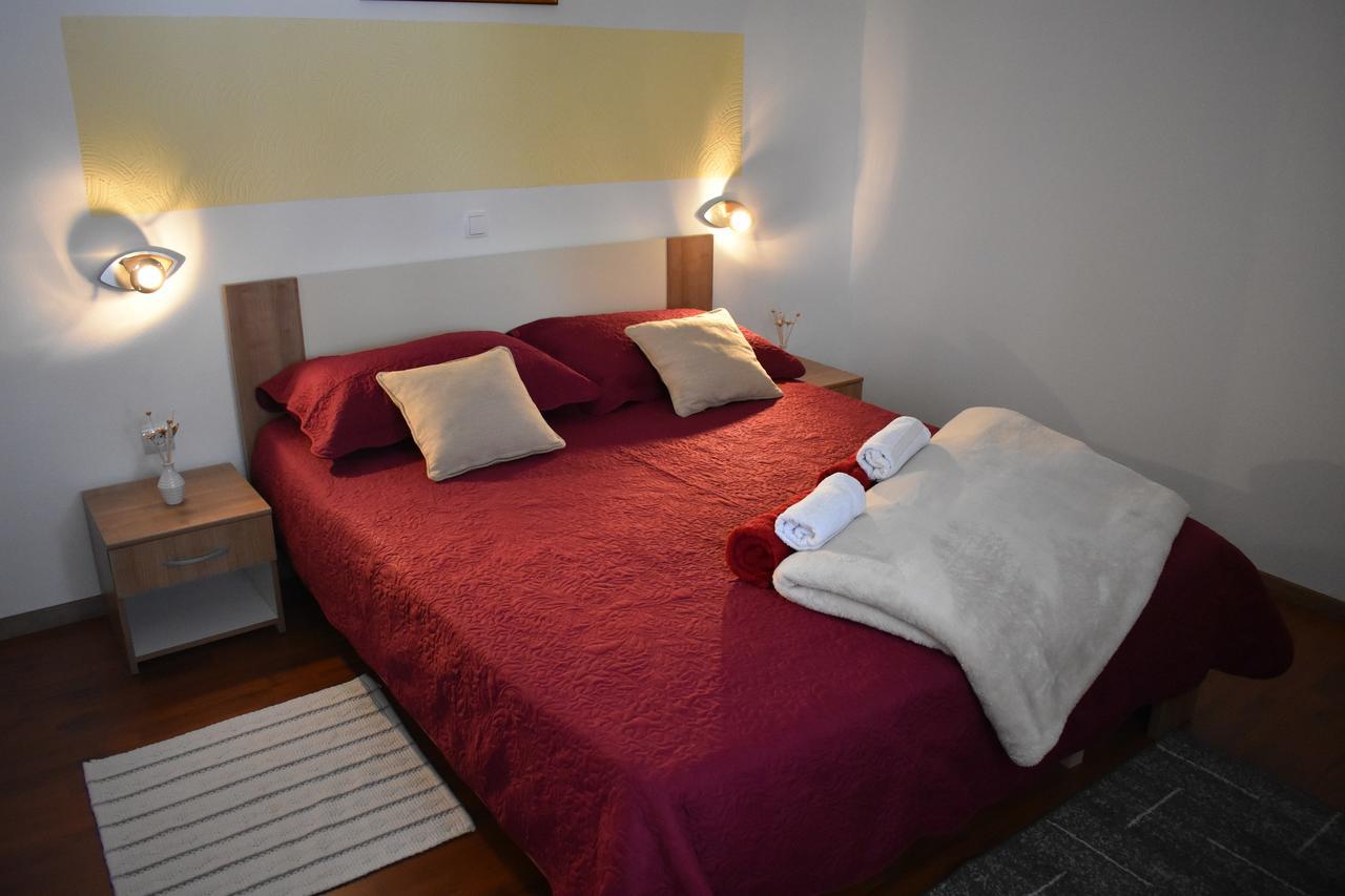Guesthouse Samolov Vrhovine Екстериор снимка