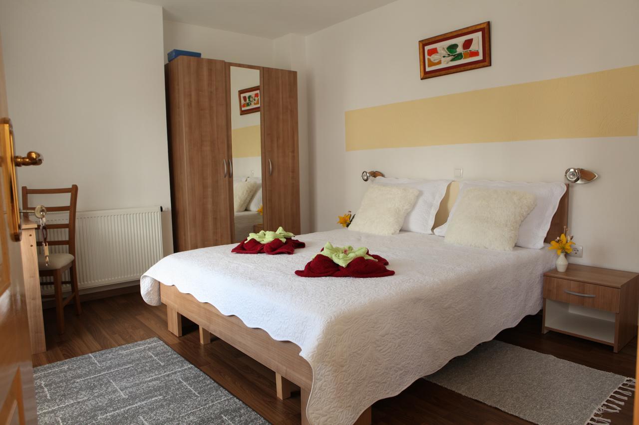 Guesthouse Samolov Vrhovine Екстериор снимка