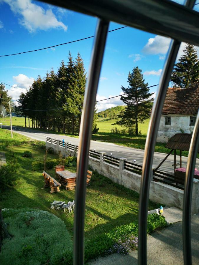 Guesthouse Samolov Vrhovine Екстериор снимка