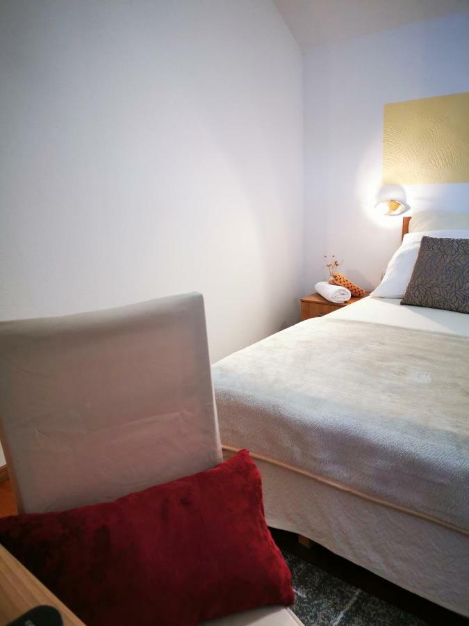 Guesthouse Samolov Vrhovine Екстериор снимка