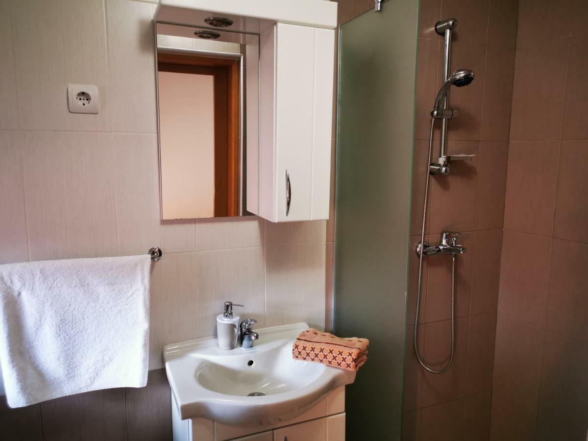 Guesthouse Samolov Vrhovine Екстериор снимка