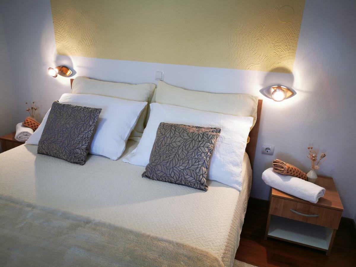 Guesthouse Samolov Vrhovine Екстериор снимка