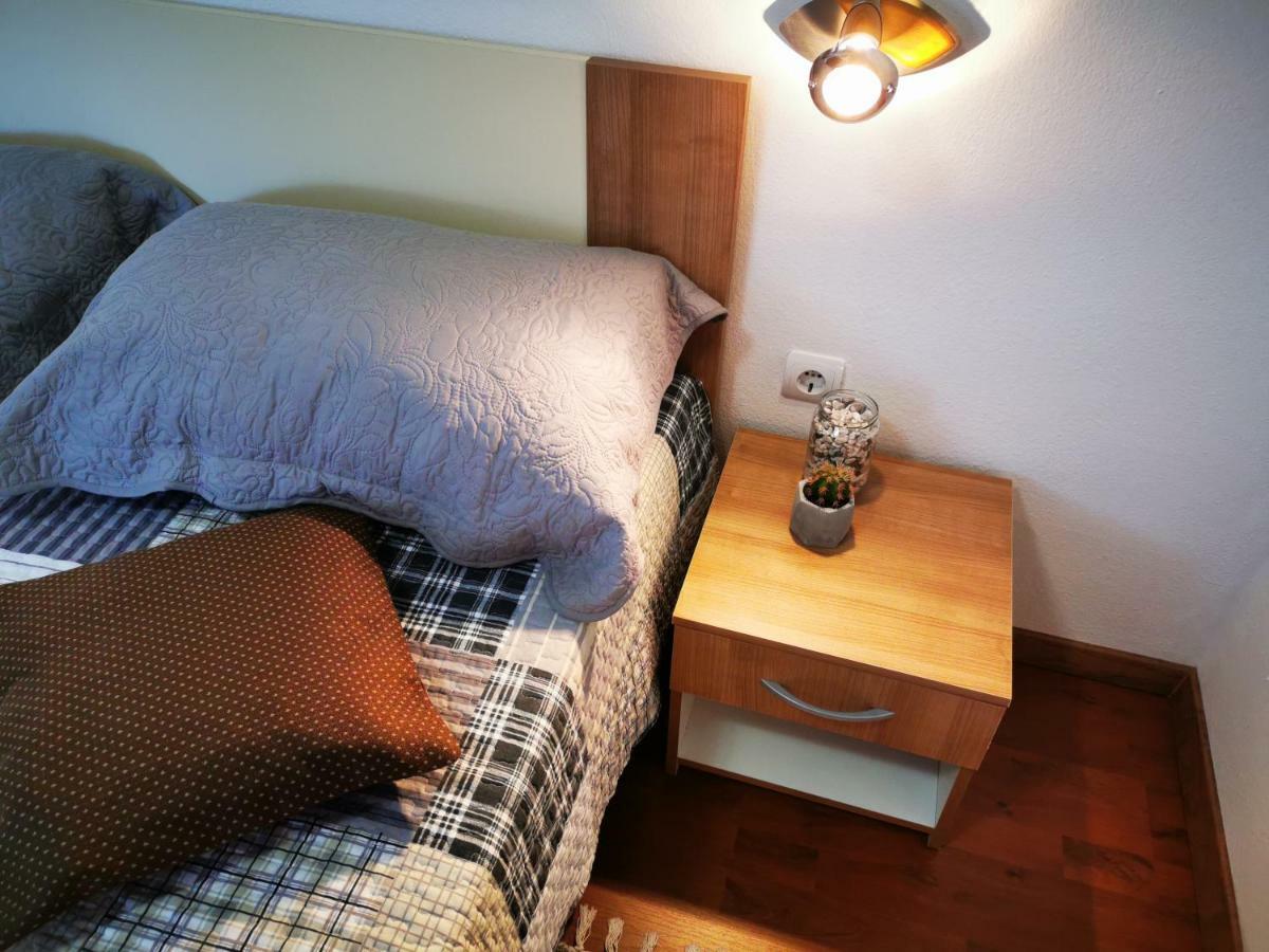 Guesthouse Samolov Vrhovine Екстериор снимка