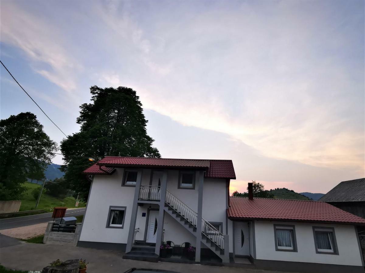 Guesthouse Samolov Vrhovine Екстериор снимка